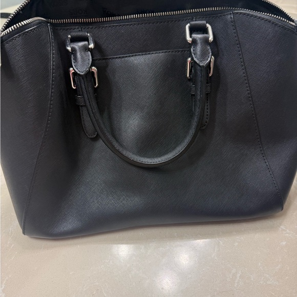 Micheal Kors shoulder bag. - Picture 3 of 3